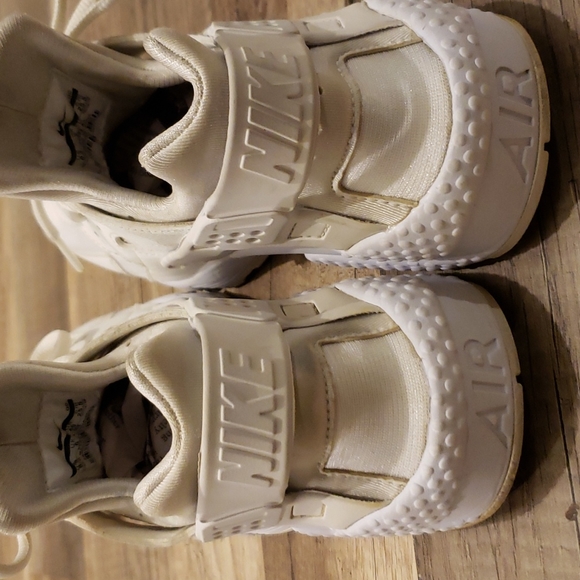 NIKE WOMENS HUARACHE RUN 634835-108 WHITE ON WHITE - Picture 4 of 8